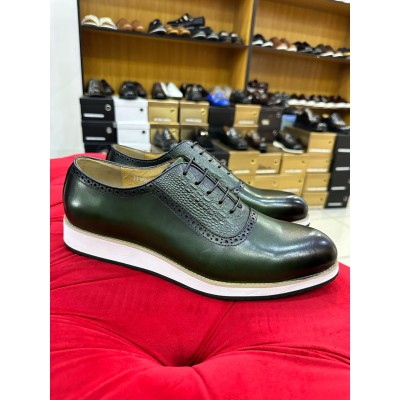 Green lace-up leather sneaker