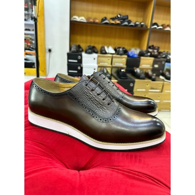 Brown lace-up leather sneaker