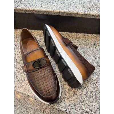 Perrio Guantti brown slip...